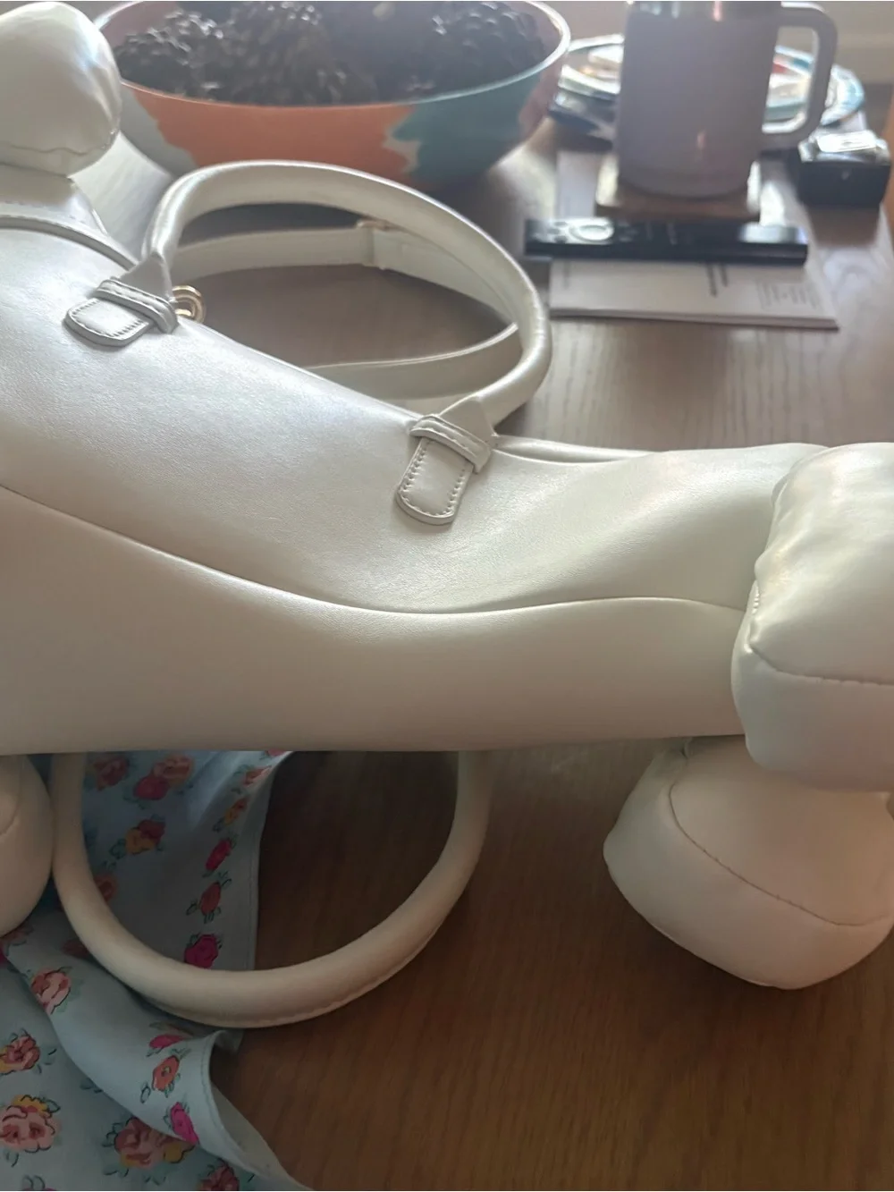 AKIRA Dachshund White Dog-Shaped Crossbody Purse with Detachable Strap